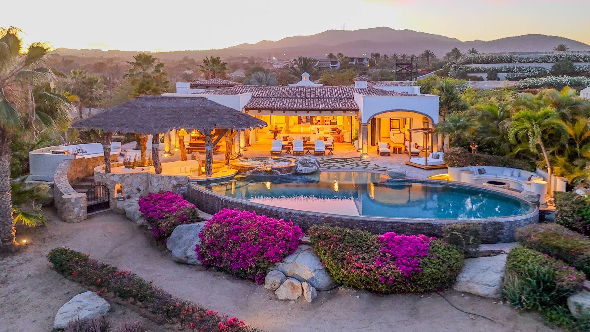 COVE CLUB Cabo Corridor